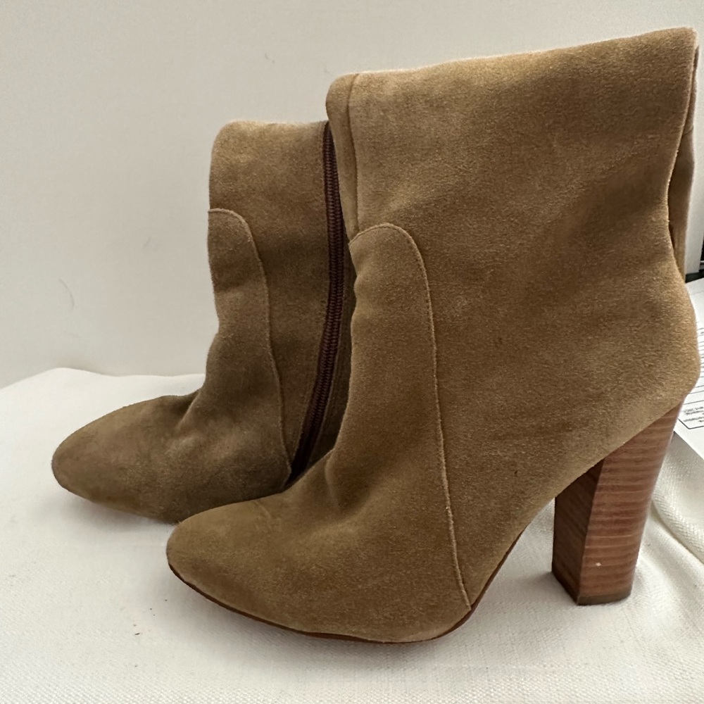 EUC Cynthia Rowley dluxe Suede Boots